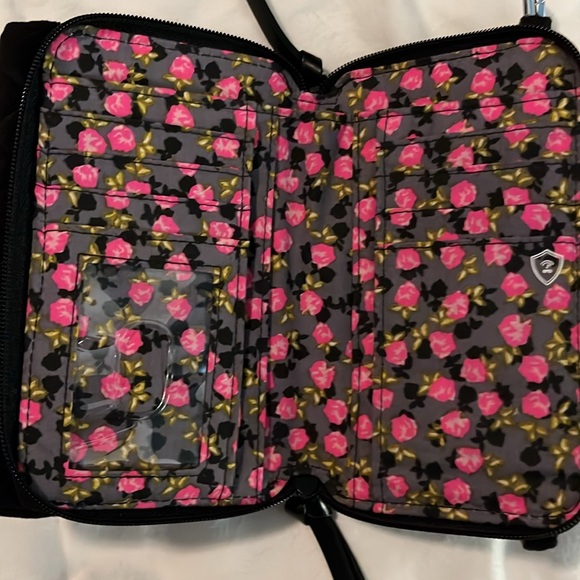 VERA BRADLEY WALLET * I do not have the crossbody strap* wallet only - Picture 4 of 6